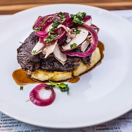 Hotel Barok And Bratislava